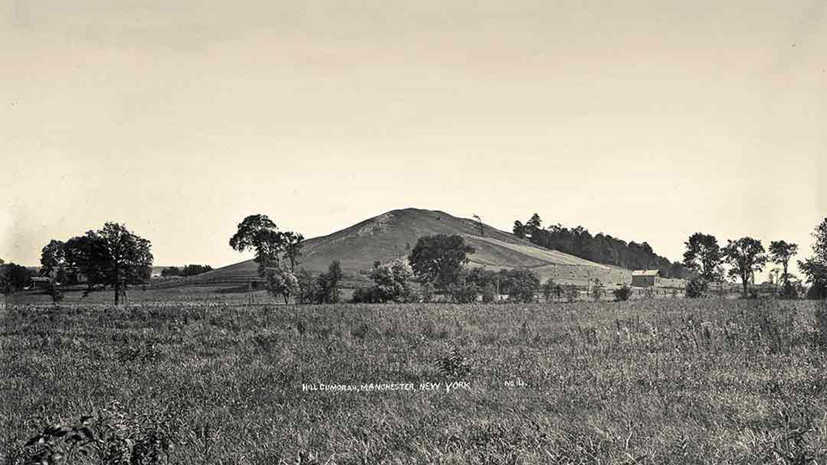 "The Hill Cumorah" (El cerro Cumorah) por George Anderson a través de history.lds.org