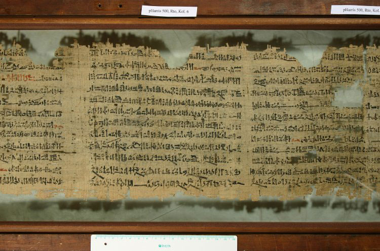 Papiro de la XVIII Dinastía que contiene la Canción del arpista de la Tumba de Intef. Imagen del Museo Británico a través de ancient.eu