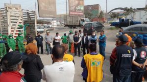Voluntarios se unen a varias organizaciones voluntarias para realizar acciones de servicio en Lima, Perú. Créditos: La Iglesia de Jesucristo de los Santos de los Últimos Días