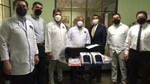 Representantes de la Iglesia SUD en Nicaragua con personal médico del hospital Carlos Roberto Huembes, realizan donación de nuevos equipos. Créditos: La Iglesia de Jesucristo de los Santos de los Últimos Días