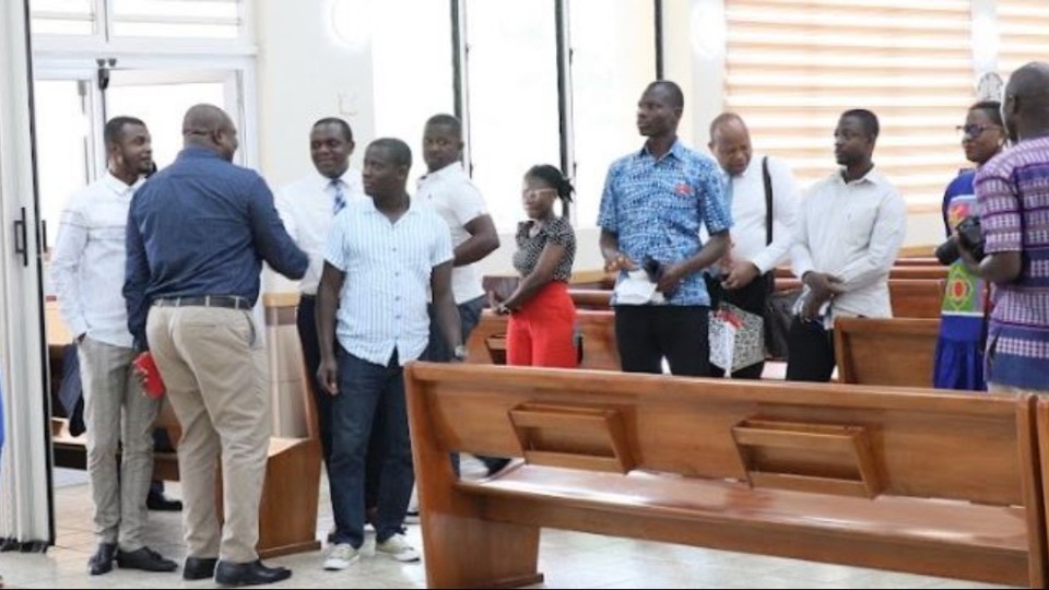 Miembros se reúnen en la Estaca Christiansborg Accra, Gahna, durante el evento de casa abierta en África el pasado 5 de mayo 2022. Crédito: La Iglesia de Jesucristo de los Santos de los Últimos Días.