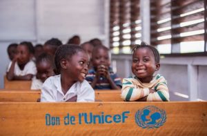 UNICEF y la IGLESIA han ayudado con la construcción de aulas para niños refugiados en Sudán del Sur. Créditos: UNICEF