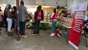 Suministros de alimentos, limpieza e higiene se entregaron como parte de la ayuda a refugiados y migrantes en México, principalmente niños pero también a personas de todas las edades que buscan asilo