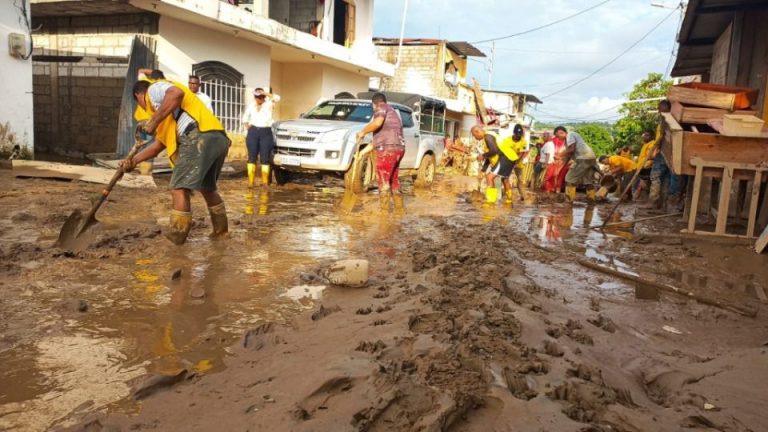 Miembros y misioneros brindaron asistencia a víctimas de inundaciones en Ecuador